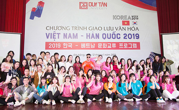 Lễ bảo vệ khóa luận tốt nghiệp ngành Việt Nam học khóa học 2018 _ 2022