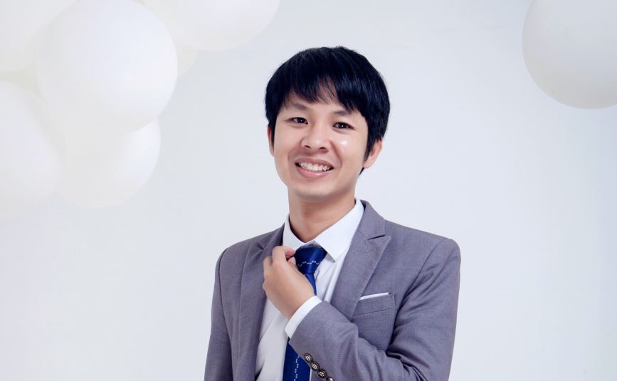 Phó giáo sư trẻ tuổi nhất Tỉnh Hà Tĩnh, chuyên ngành Quan hệ Quốc tế (Đại học Duy Tân)